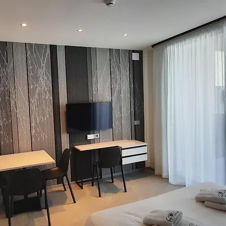 Diana Aparthotel *