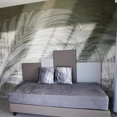 Aparthotel Diana Seafront 3*