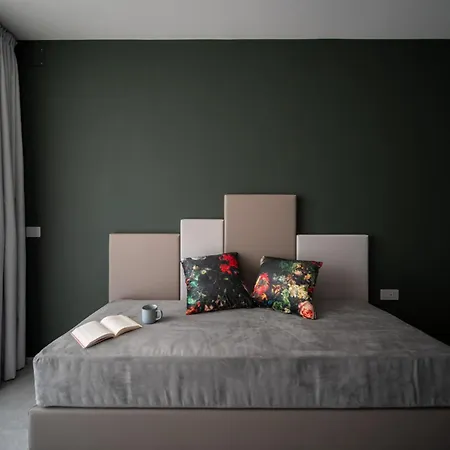Aparthotel Diana Seafront
