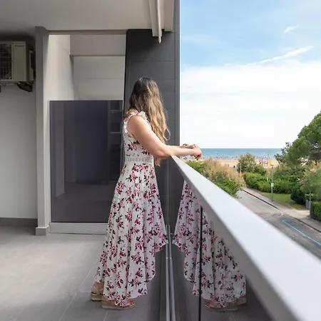 Aparthotel Diana Seafront 3*