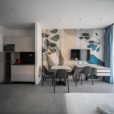 Aparthotel Diana Seafront 3*