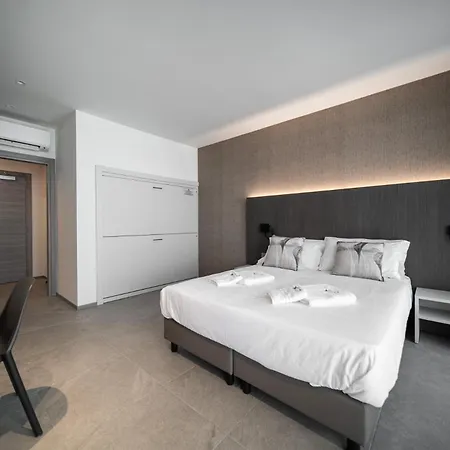 Appart hôtel Diana Seafront 3*