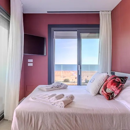 Diana Seafront Aparthotel 3*